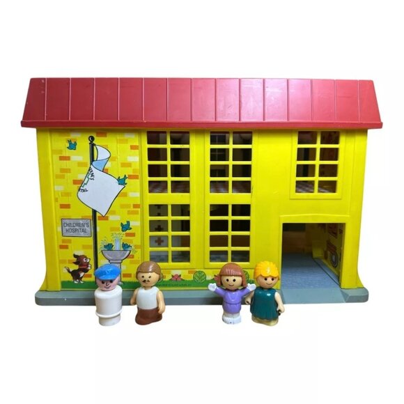 Vintage 1976 Fisher-Price Family Children's Hospital & 4 Little People Figures - Picture 6 of 10